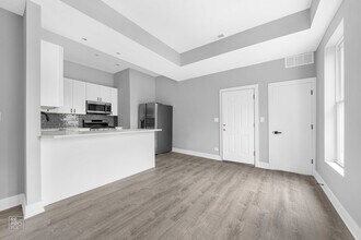 1035 N Washtenaw Ave in Chicago, IL - Building Photo - Building Photo