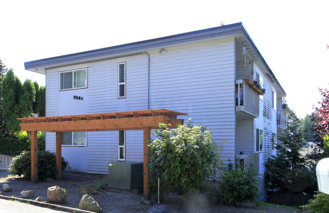 5904 Highway Pl in Everett, WA - Building Photo - Building Photo