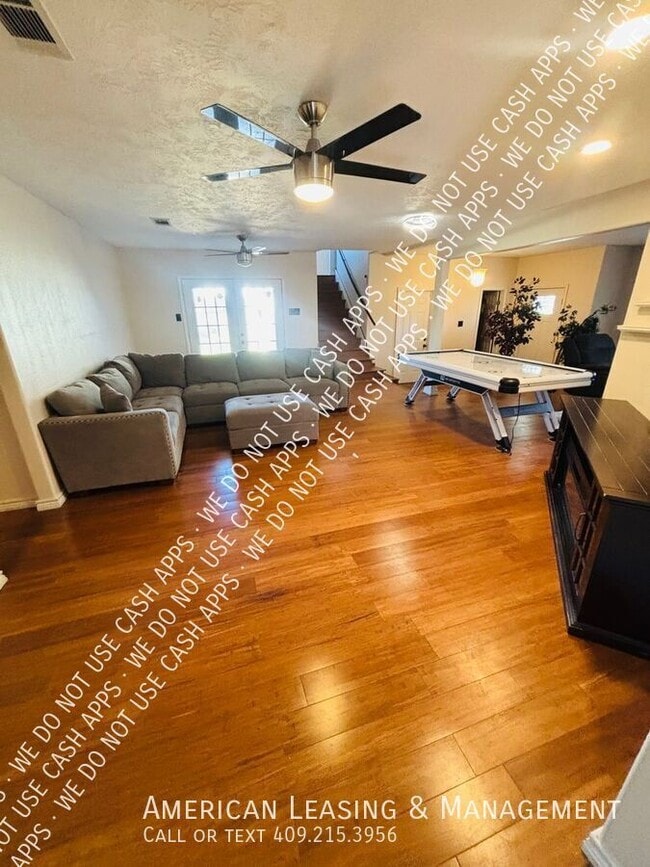 1385 Howell St in Beaumont, TX - Building Photo - Building Photo