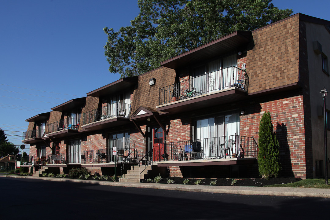 Governor Printz Apartments in Essington, PA - Foto de edificio