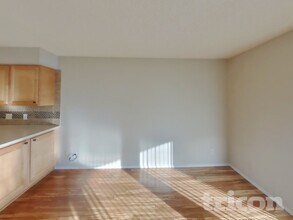 709 Honeybee Ct in Henderson, NV - Building Photo - Building Photo