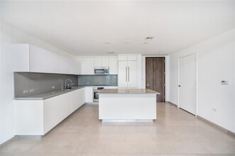 68 SE 6th St, Unit 1510 in Miami, FL - Building Photo - Building Photo