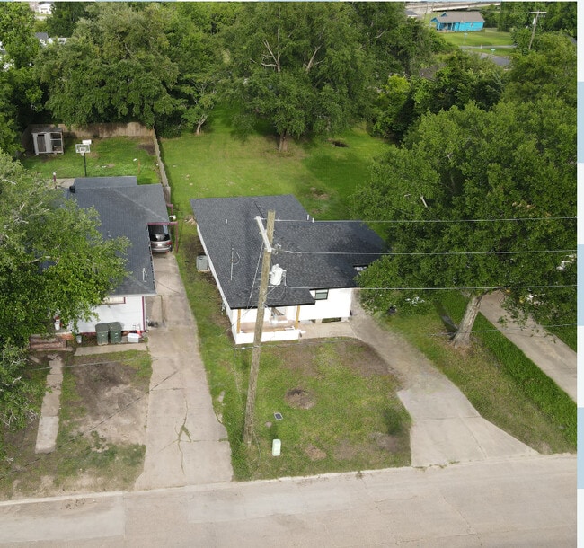 310 N Bank St in Lake Charles, LA - Building Photo - Building Photo