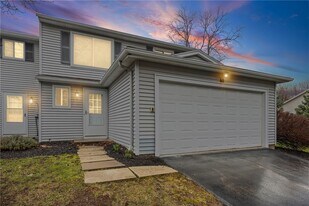 49 Bucklebury Hill in Fairport, NY - Building Photo