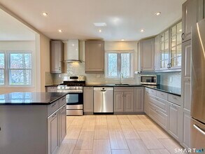 47 Fuller Dr in West Hartford, CT - Building Photo - Building Photo