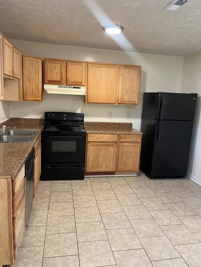 5735 Aftonshire Dr in Fayetteville, NC - Foto de edificio - Building Photo