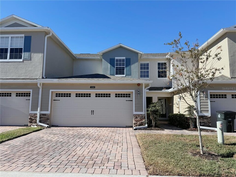 1244 Priory Cir in Winter Garden, FL - Building Photo