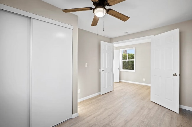 38903 Palm Tree Way in Palmdale, CA - Foto de edificio - Building Photo