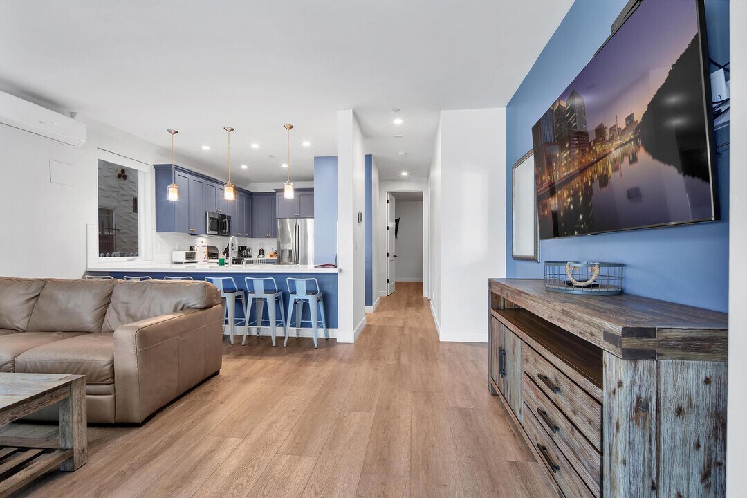 717 Island Ct in San Diego, CA - Building Photo
