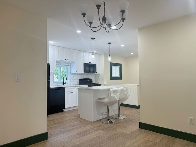 130 Hubinger St in New Haven, CT - Building Photo - Building Photo