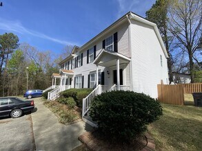 505 Avent Ferry Rd in Holly Springs, NC - Building Photo - Building Photo