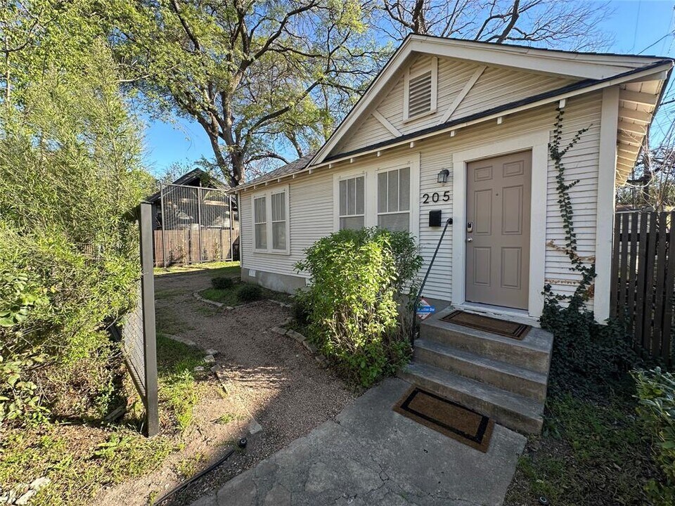 205 W Annie St in Austin, TX - Building Photo