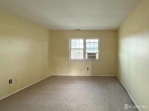 51 Garden View Terrace in East Windsor, NJ - Building Photo - Building Photo