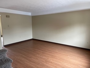 6870 Reynolds Mill Rd in Seven Valleys, PA - Building Photo - Building Photo