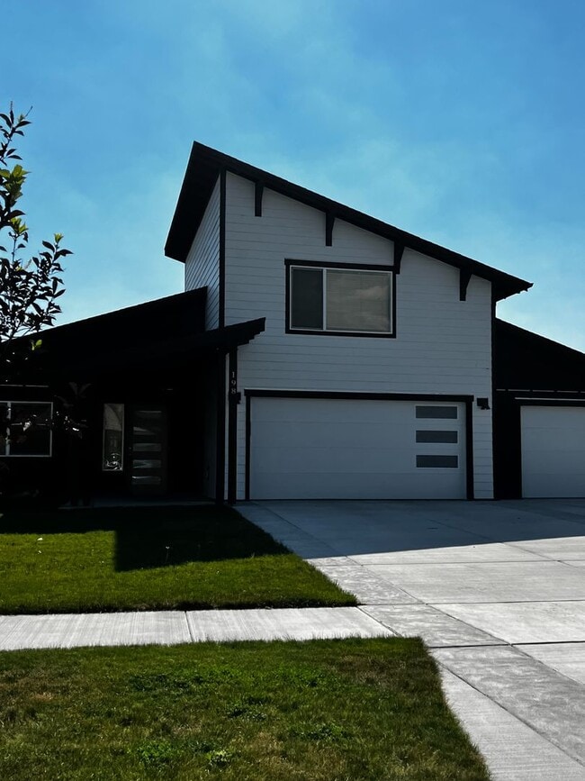 198 Pioneer Crossing Blvd in Manhattan, MT - Building Photo - Building Photo