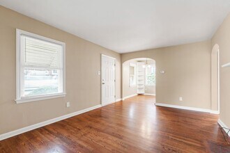 1027 Oberlin Rd in Raleigh, NC - Building Photo - Building Photo