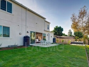 5600 W 78th St in Los Angeles, CA - Building Photo - Building Photo