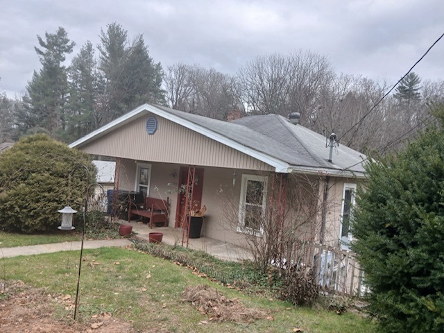 194 Welch St in Waynesville, NC - Building Photo