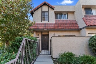 27659 Ironstone Dr-Unit -#1 in Santa Clarita, CA - Building Photo - Building Photo