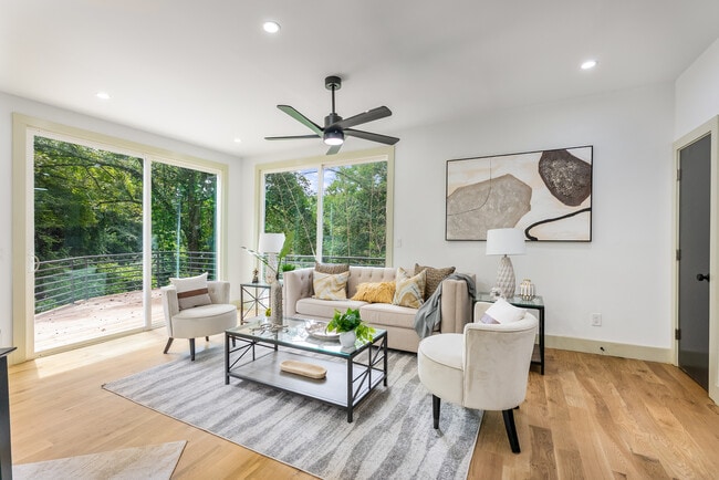 335 Eureka Dr NE in Atlanta, GA - Building Photo - Building Photo