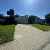 9362 Mira Del Rio Dr in Sacramento, CA - Building Photo