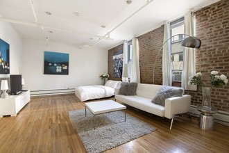 281 Grand St in New York, NY - Building Photo - Building Photo