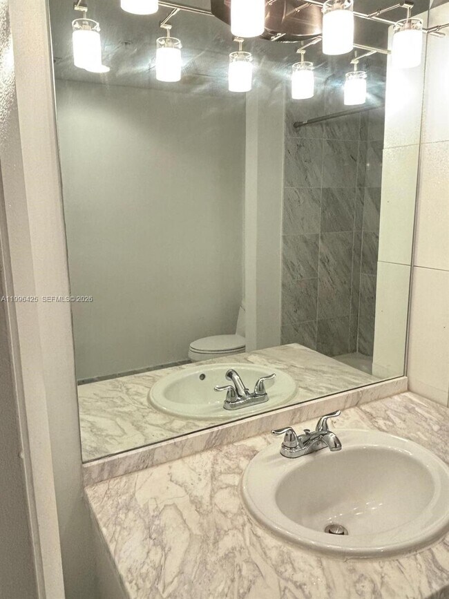 253 NE 2nd St, Unit Viscaynze in Miami, FL - Building Photo - Building Photo