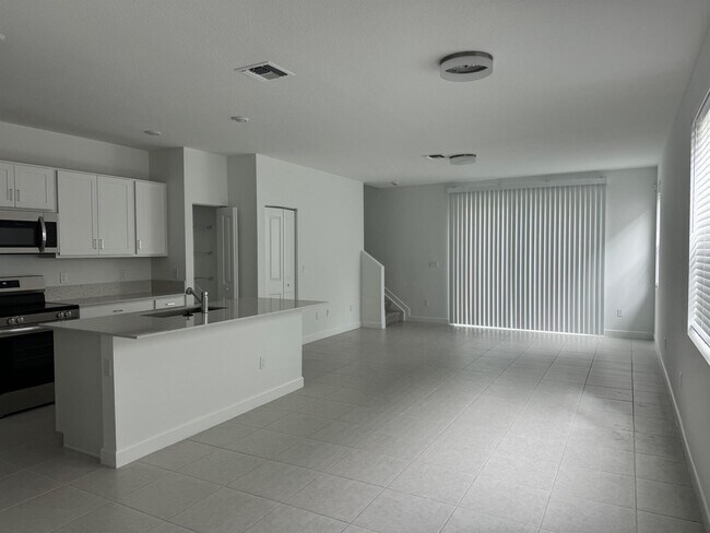 4663 Hollister Ave in Greenacres, FL - Foto de edificio - Building Photo