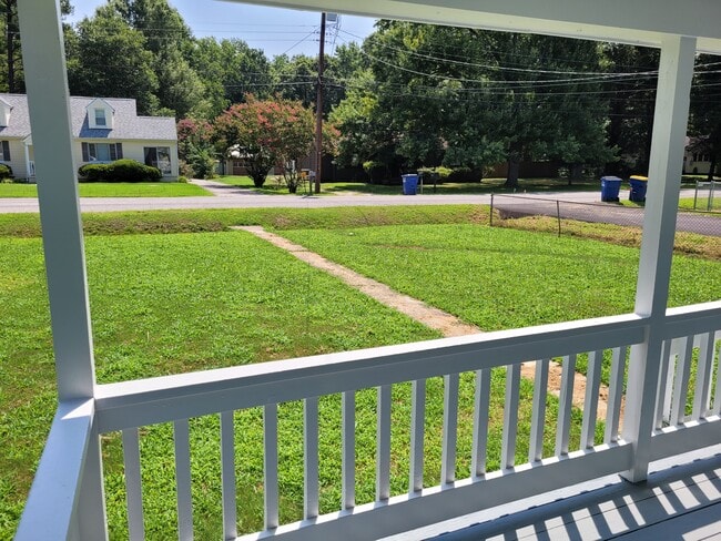 21612 Hudson St in South Chesterfield, VA - Foto de edificio - Building Photo