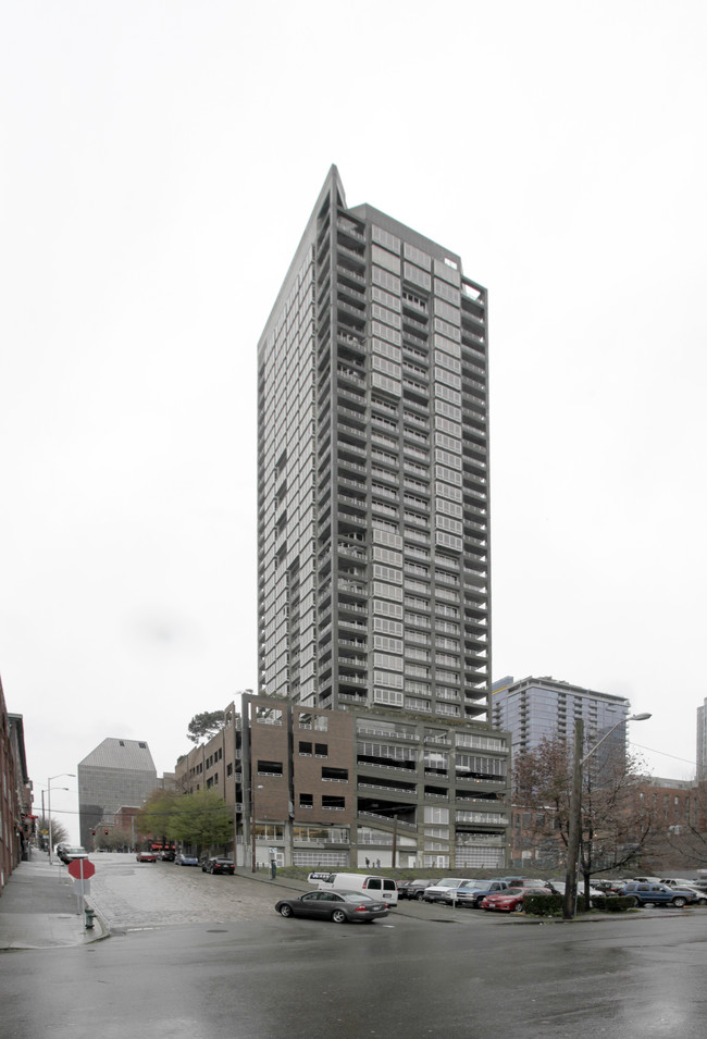 Continental Place in Seattle, WA - Foto de edificio - Building Photo