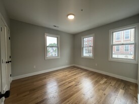 199 Boylston St, Unit 1 in Chestnut Hill, MA - Foto de edificio - Building Photo