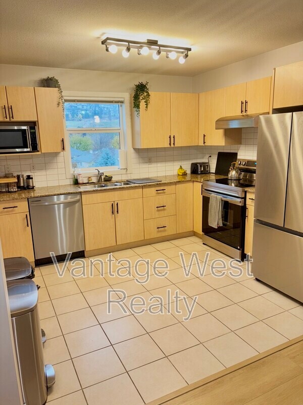 property at 571-571 Yates Rd