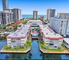 2097 S Ocean Dr in Hallandale Beach, FL - Building Photo