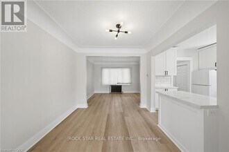 1198 Dunsmure Rd in Hamilton, ON - Building Photo - Building Photo