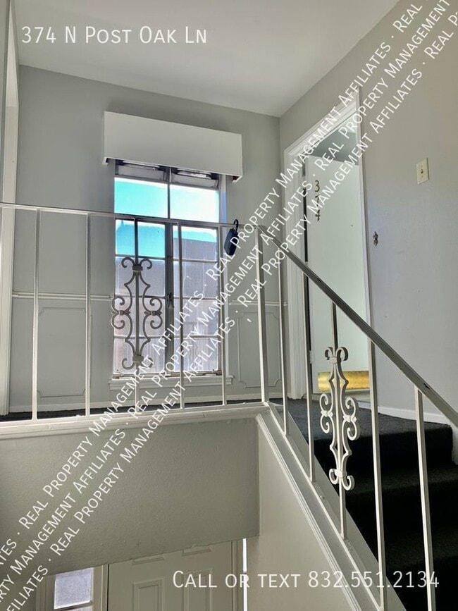 374 N Post Oak Ln in Houston, TX - Building Photo - Building Photo