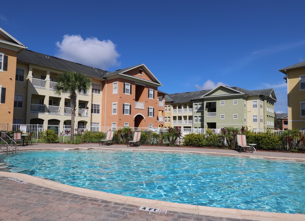 Academy Village Apartments in Kissimmee, FL - Foto de edificio