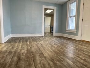 220 W Park St in Lapeer, MI - Building Photo - Building Photo