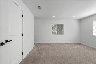 7057 Middlesbury Ridge Cir in Los Angeles, CA - Building Photo - Building Photo