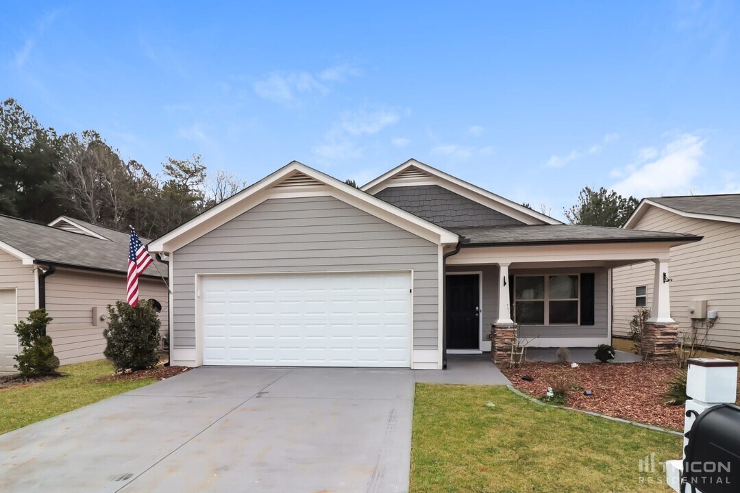 280 Eagles Pkwy in Covington, GA - Building Photo