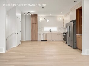 9303-9123 123 Ave NW in Edmonton, AB - Building Photo - Building Photo