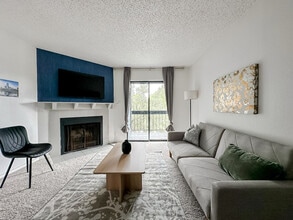 1030 1/2 Clayton Ln in Austin, TX - Building Photo - Building Photo