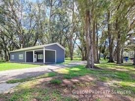 14027 SW 73rd Ave in Archer, FL - Building Photo