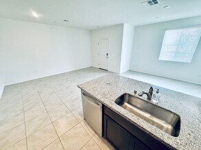 850 Bronzite St in Henderson, NV - Building Photo - Building Photo