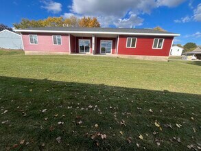 1800 Sheldon Ave in Cedar Falls, IA - Building Photo - Building Photo