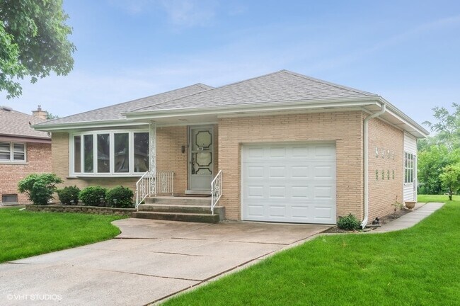7045 W Madison St in Niles, IL - Building Photo - Building Photo