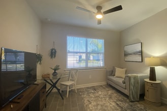 15968 Crofton Spgs Wy in Port Charlotte, FL - Foto de edificio - Building Photo