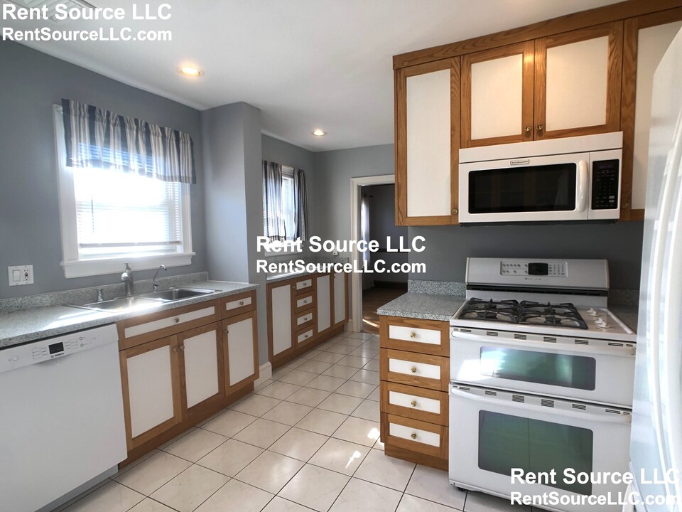 38 Ten Hills Rd in Somerville, MA - Building Photo