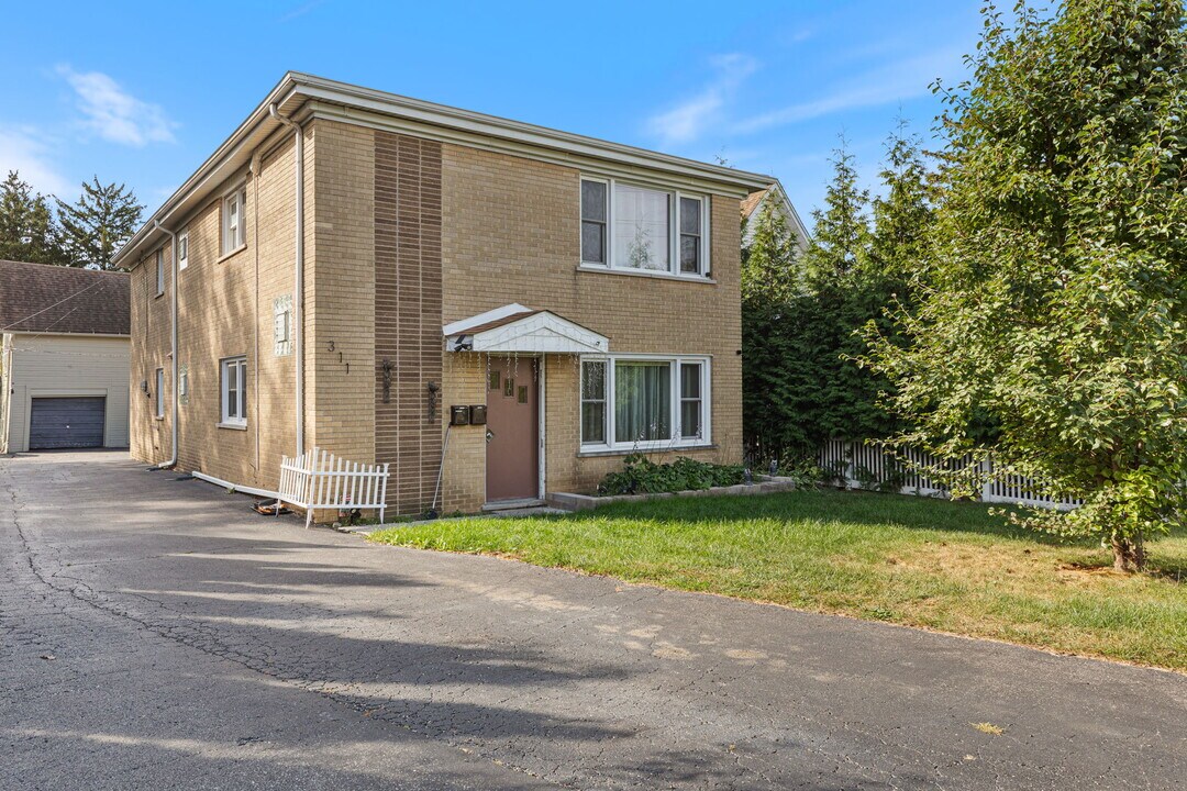 311 Maple Ave, Unit B in Downers Grove, IL - Foto de edificio