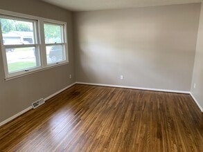 513 W Clark St in Vermillion, SD - Building Photo - Building Photo