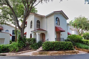 563 Serendipity Dr in Naples, FL - Building Photo